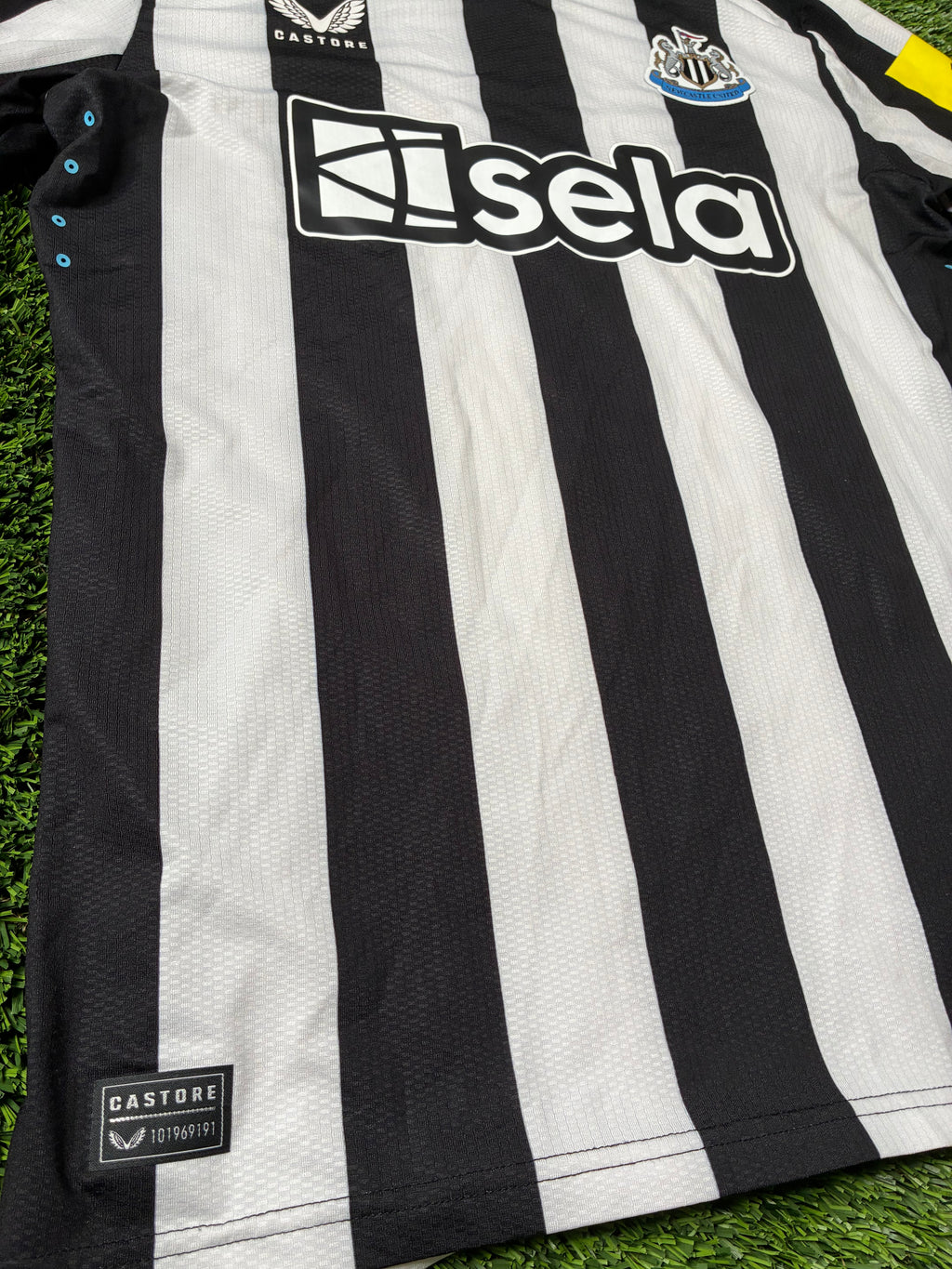 Castore Newcastle United 23/24 Home Jersey Size Men's Medium
