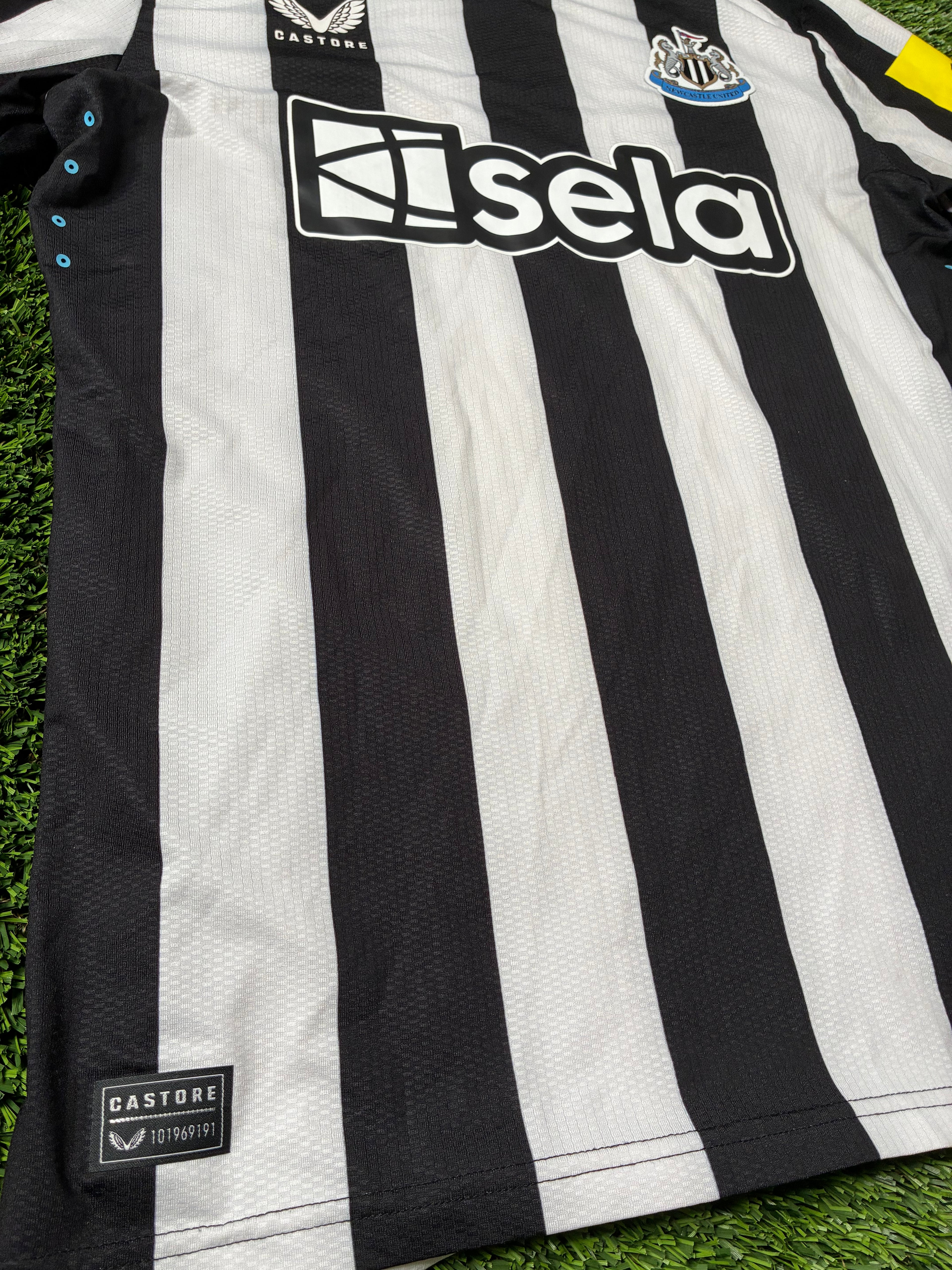 Castore Newcastle United 23/24 Home Jersey Size Men's Medium
