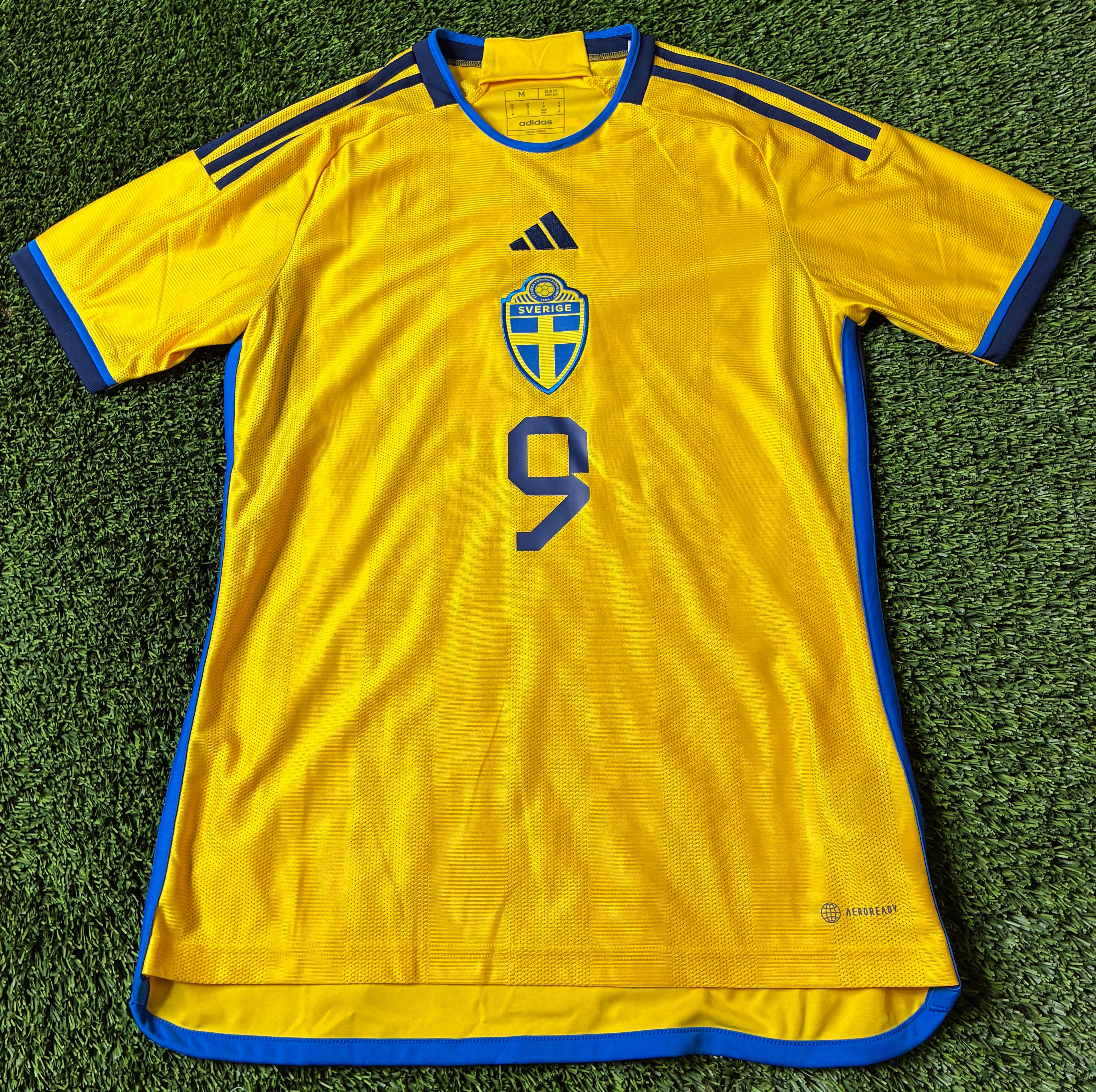 Adidas Isak #9 Sweden 22/23 Home Jersey Size Men’s Medium