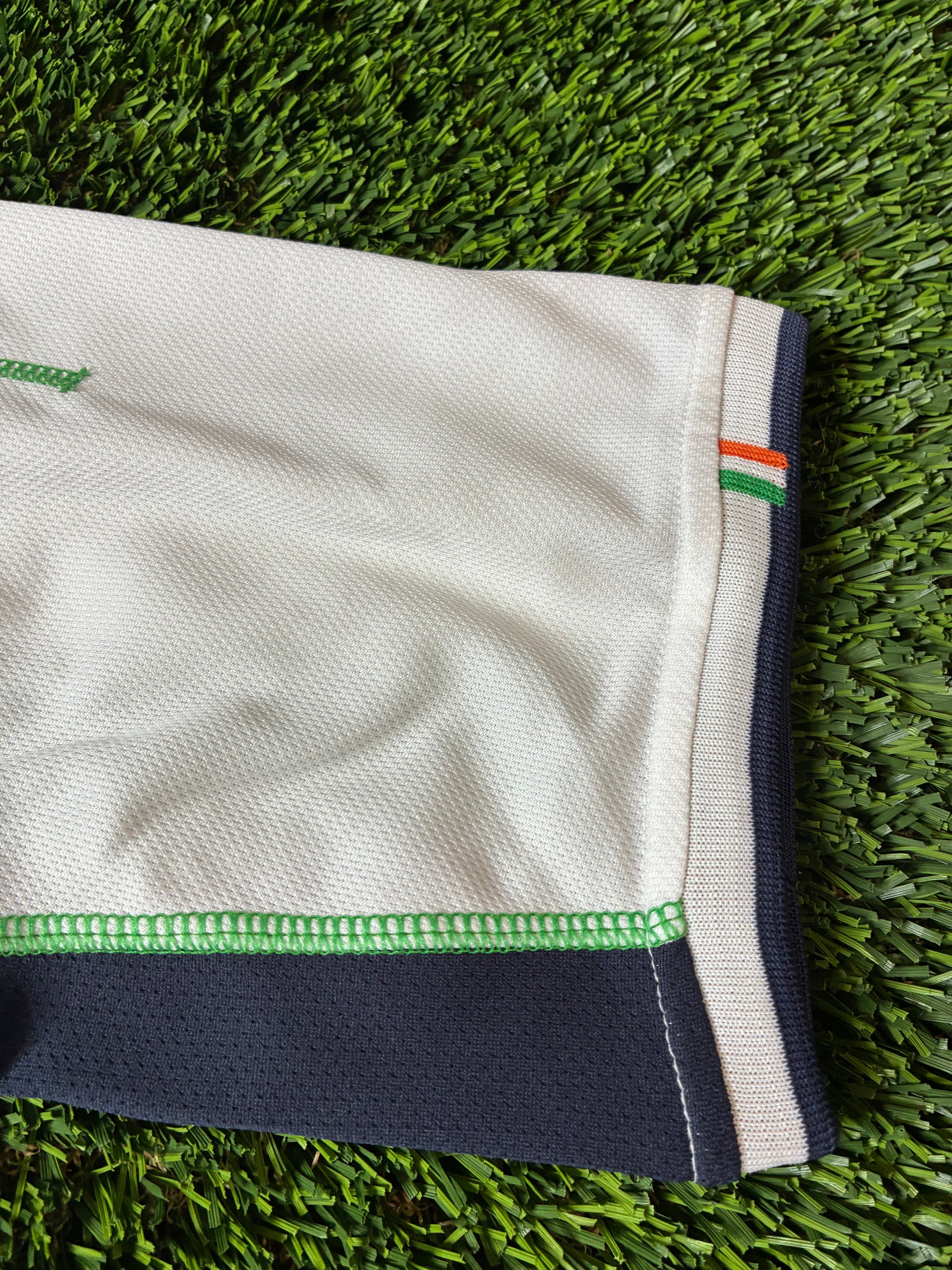 Umbro Ireland 03/04 Away Size Medium
