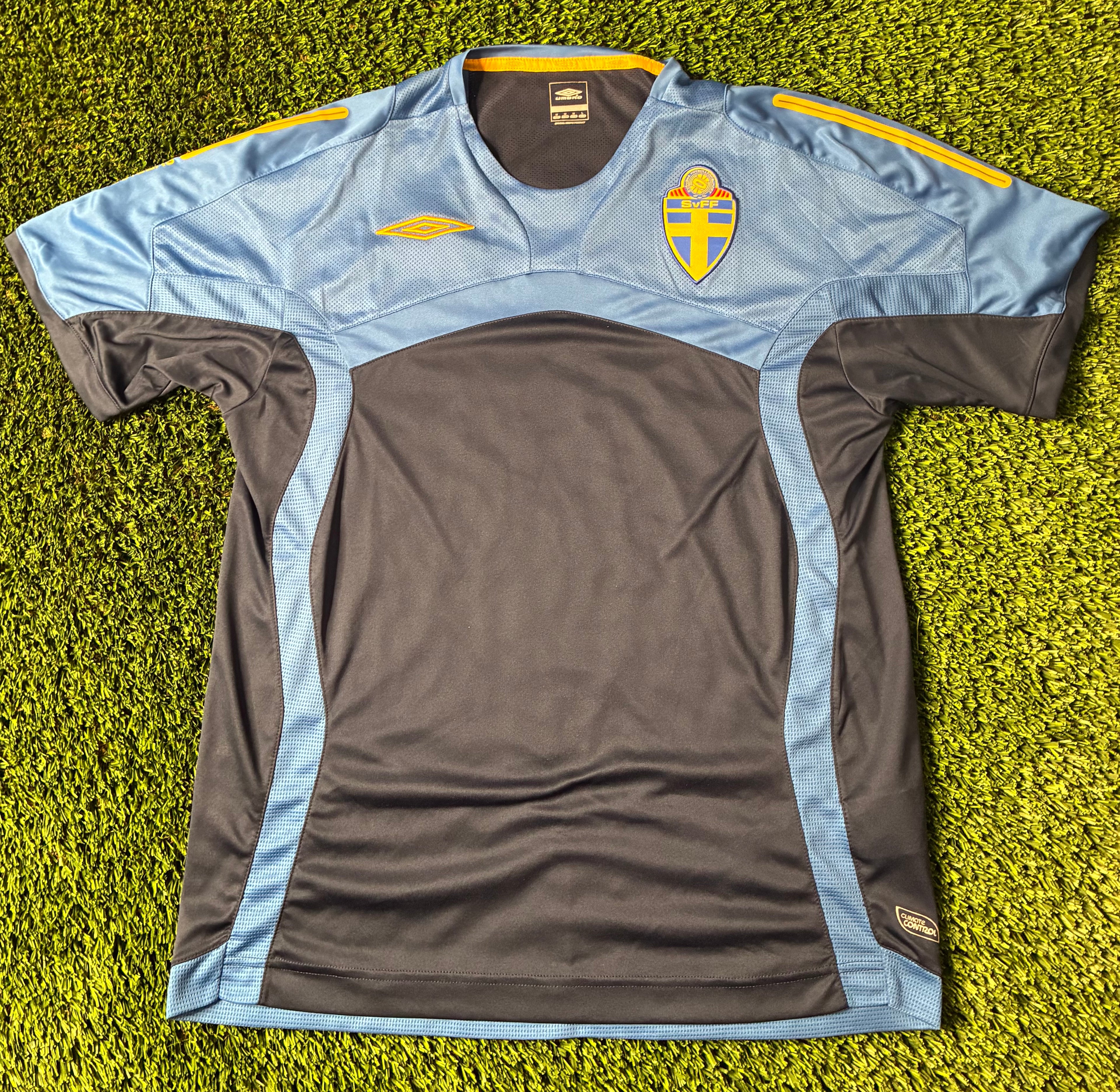 Umbro Sweden 10/11 Training Jersey Size Men's Medium