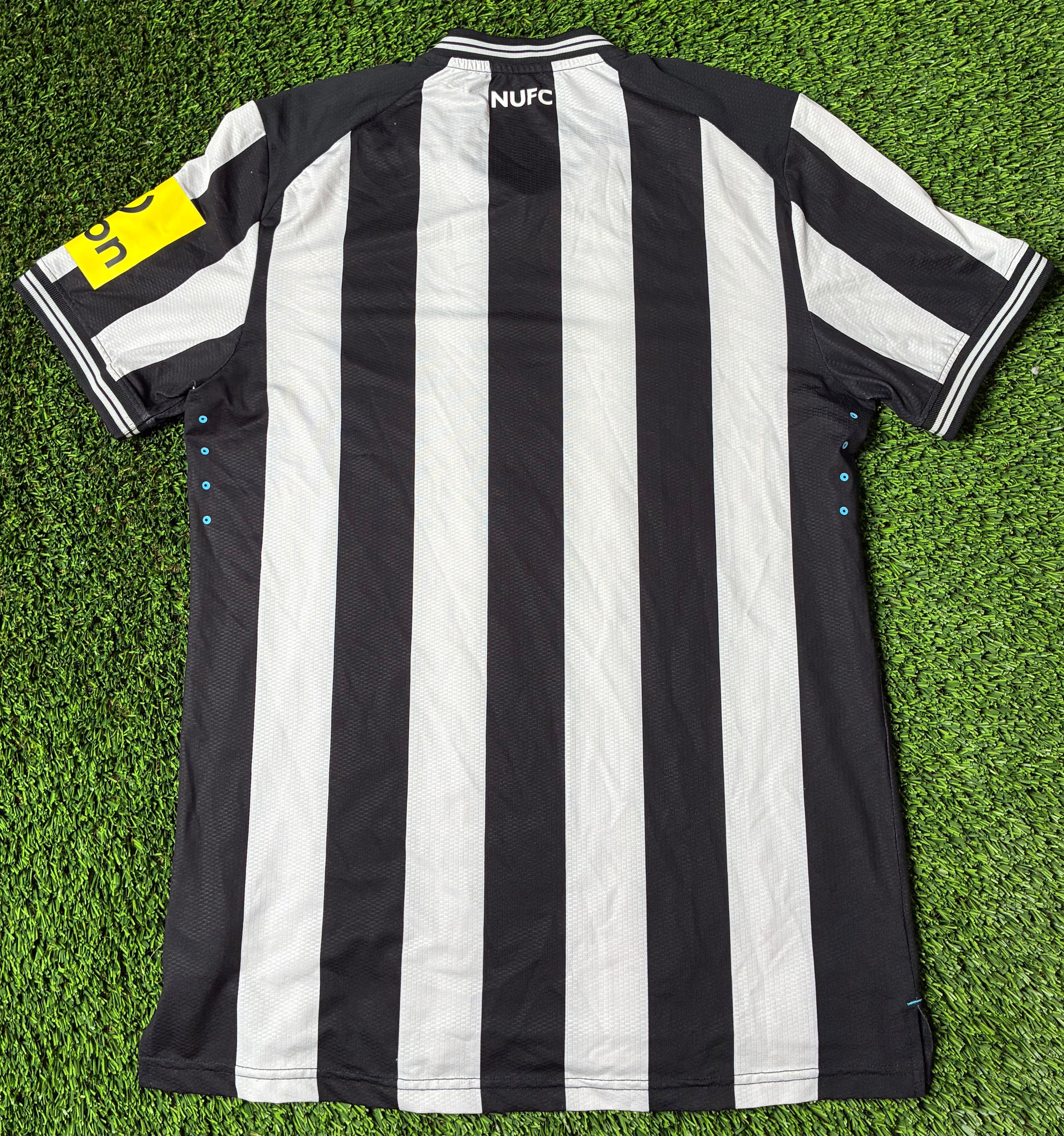 Castore Newcastle United 23/24 Home Jersey Size Men's Medium