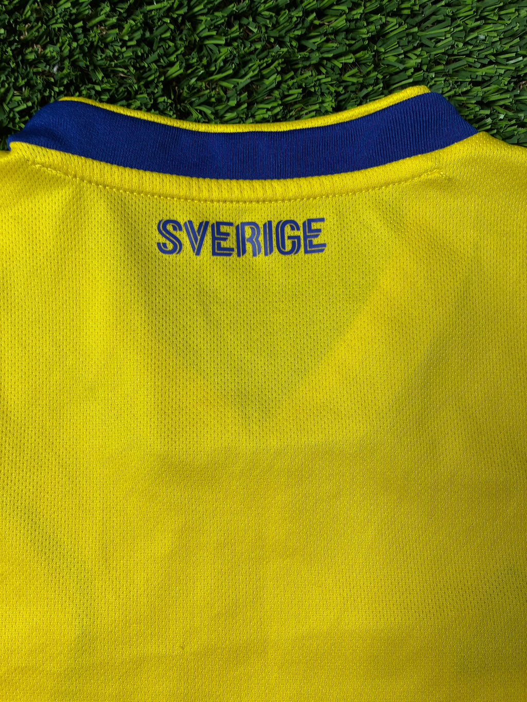 Adidas Sweden 18/19 Home Jersey Men's Size Small