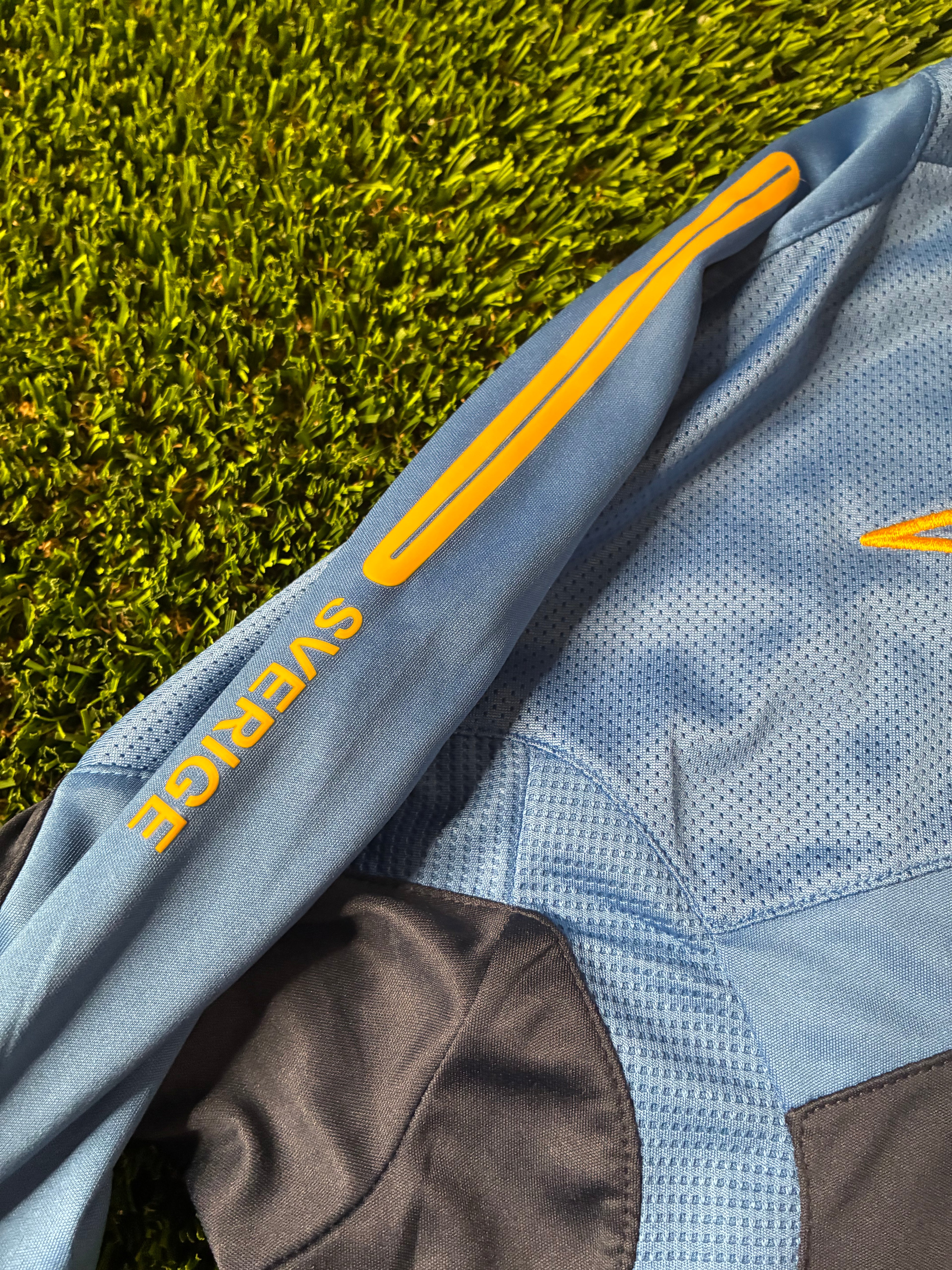 Umbro Sweden 10/11 Training Jersey Size Men's Medium