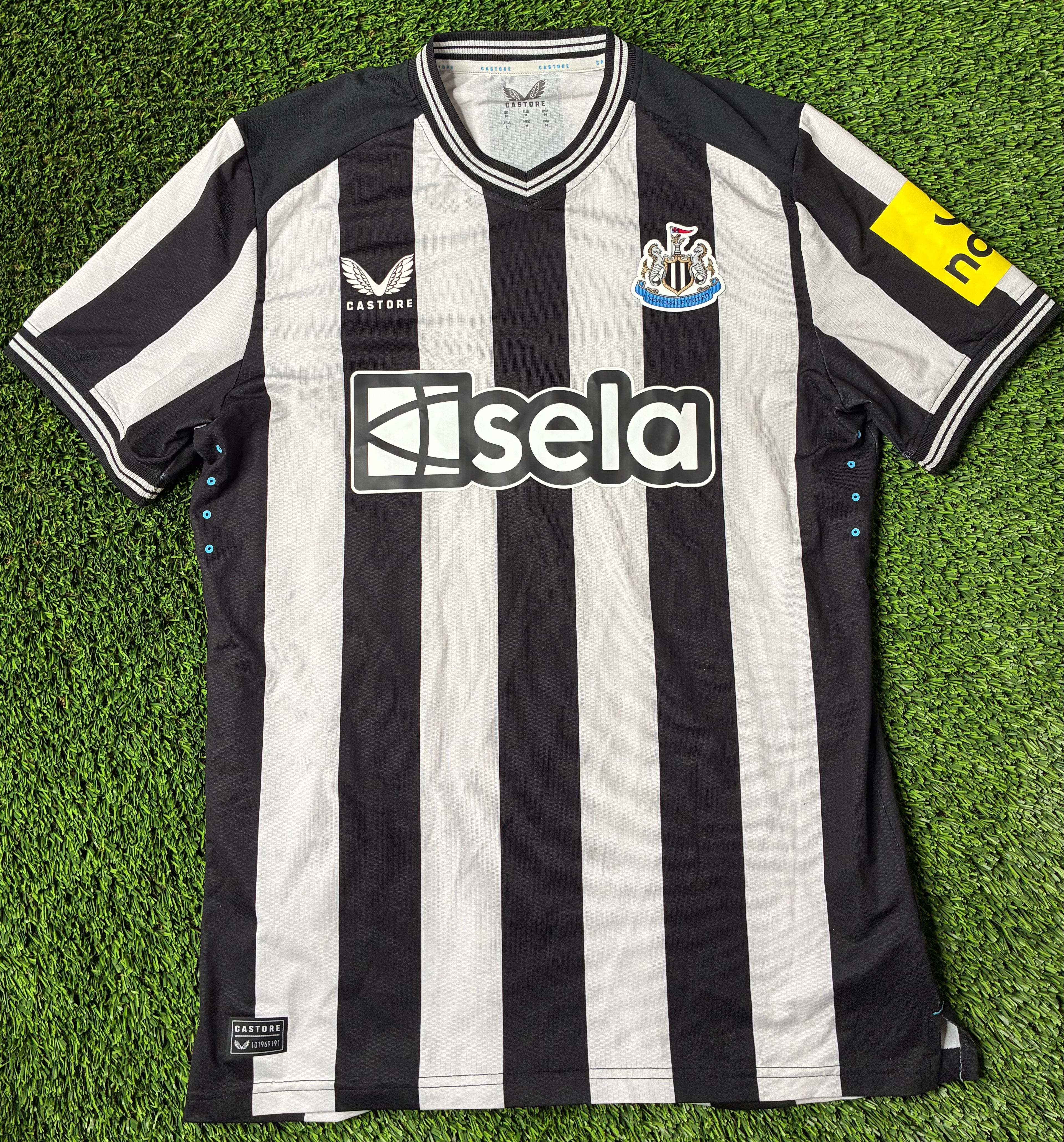 Castore Newcastle United 23/24 Home Jersey Size Men's Medium