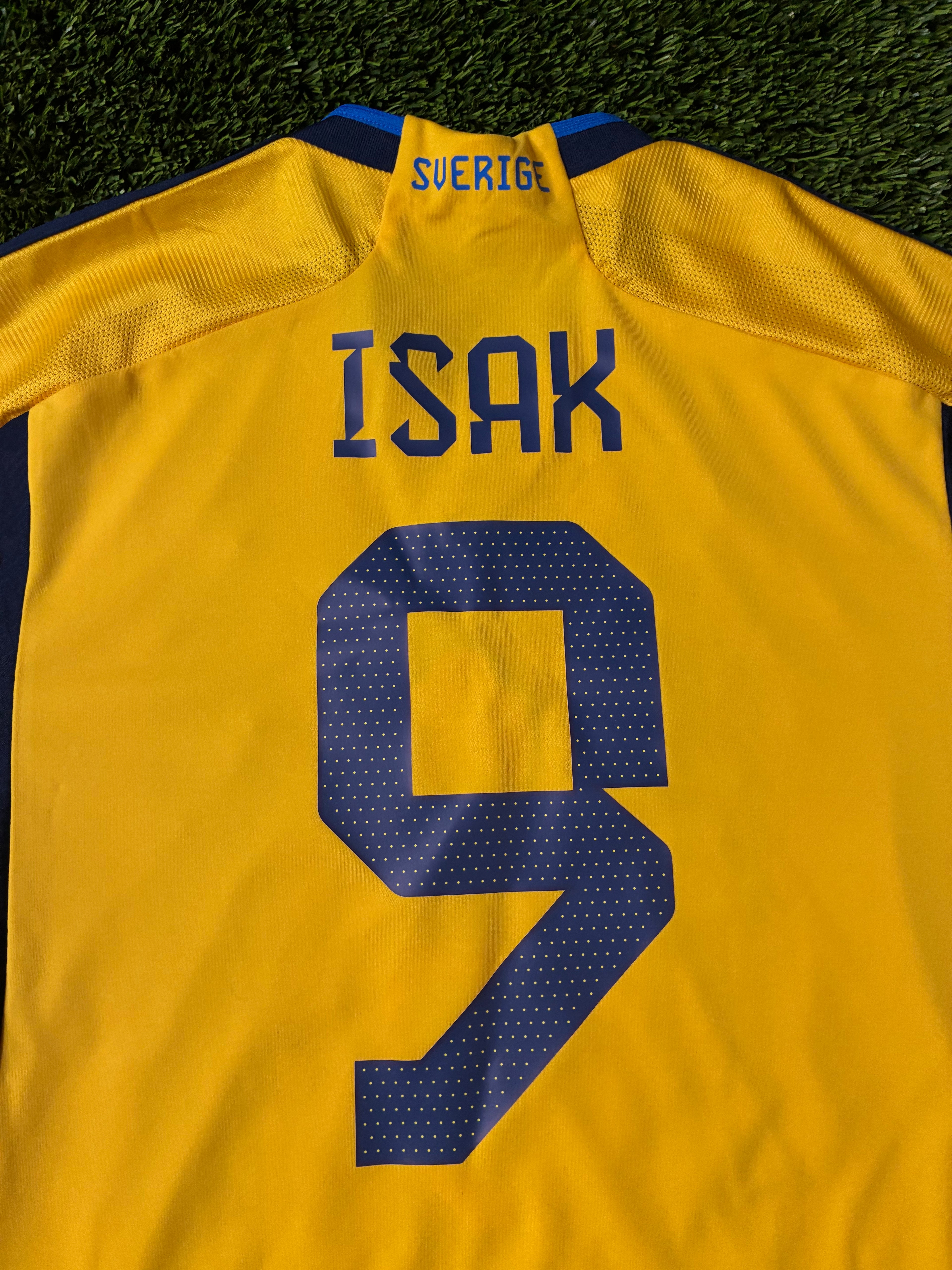Adidas Isak #9 Sweden 22/23 Home Jersey Size Men’s Medium