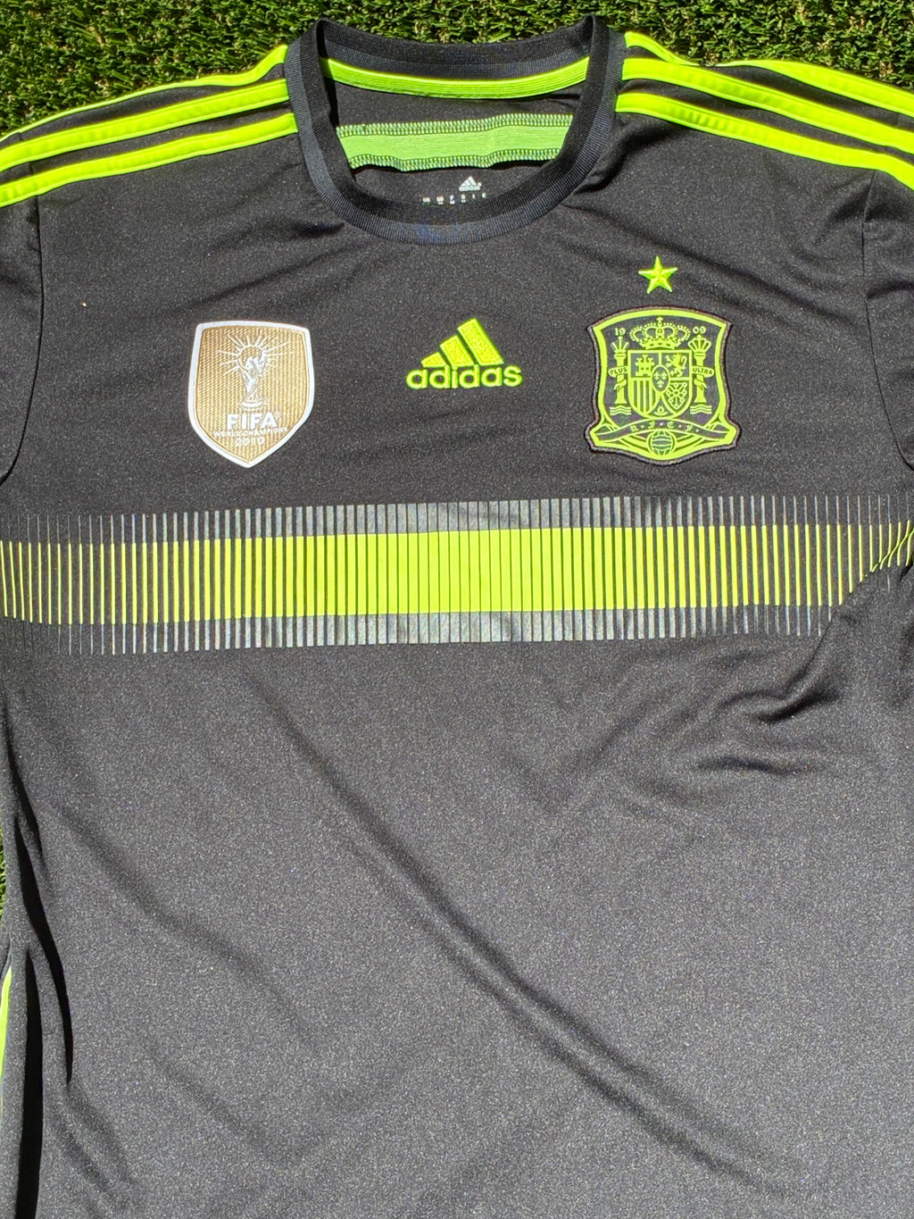 Adidas Spain 2014 World Cup Away Jersey Size Men's Medium