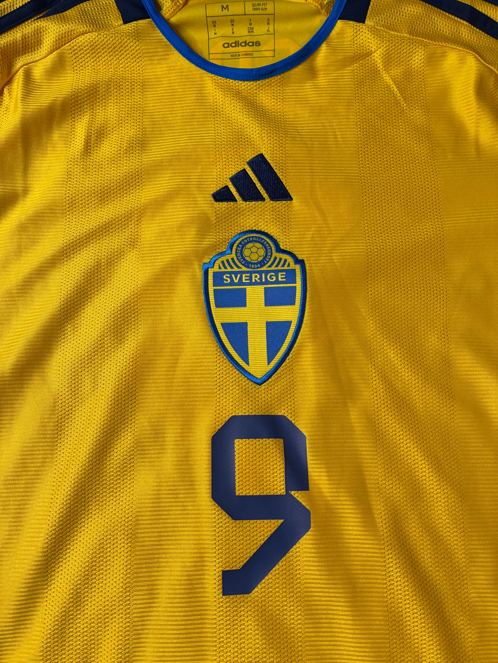 Adidas Isak #9 Sweden 22/23 Home Jersey Size Men’s Medium
