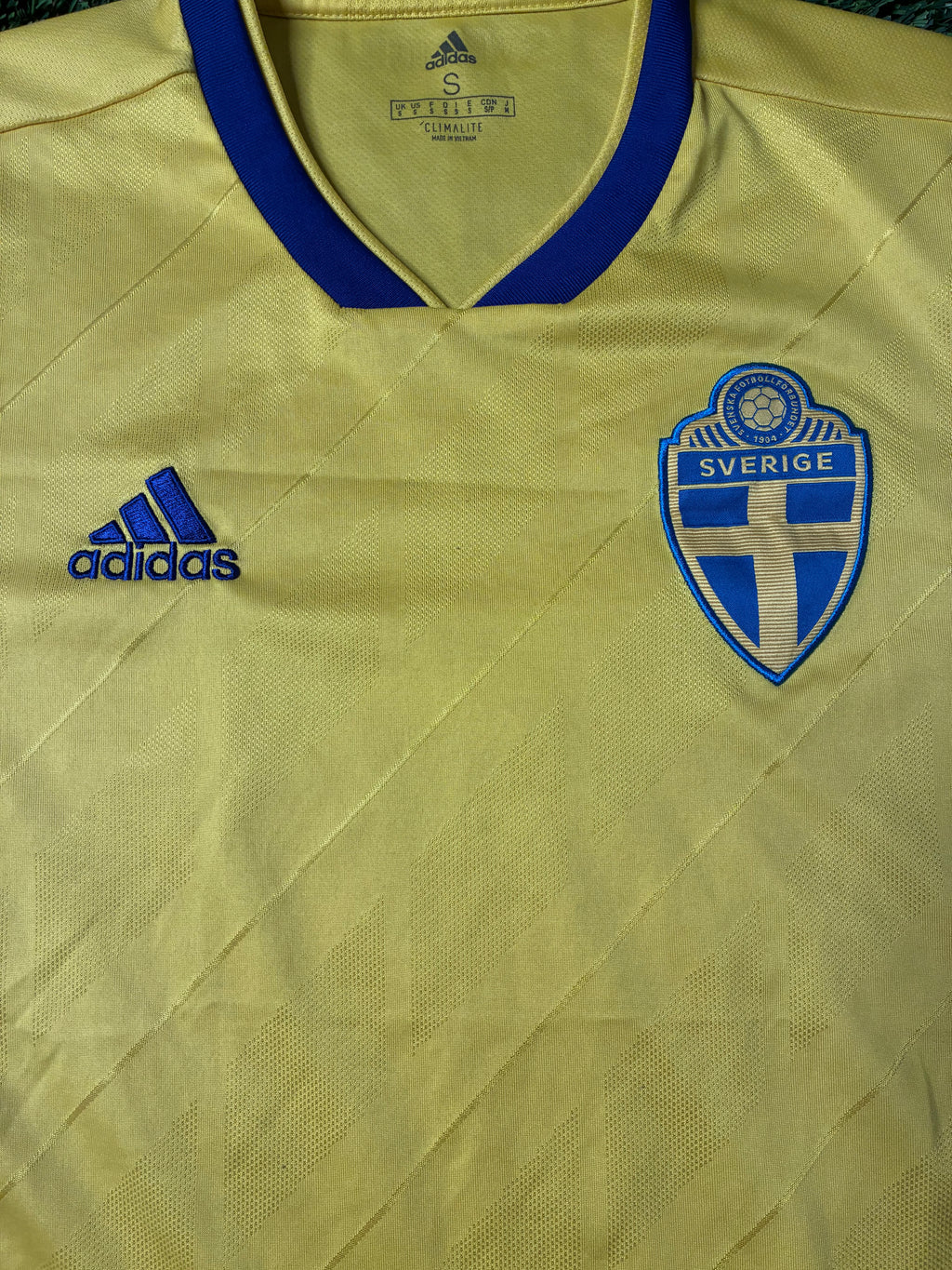 Adidas Sweden 18/19 Home Jersey Men's Size Small