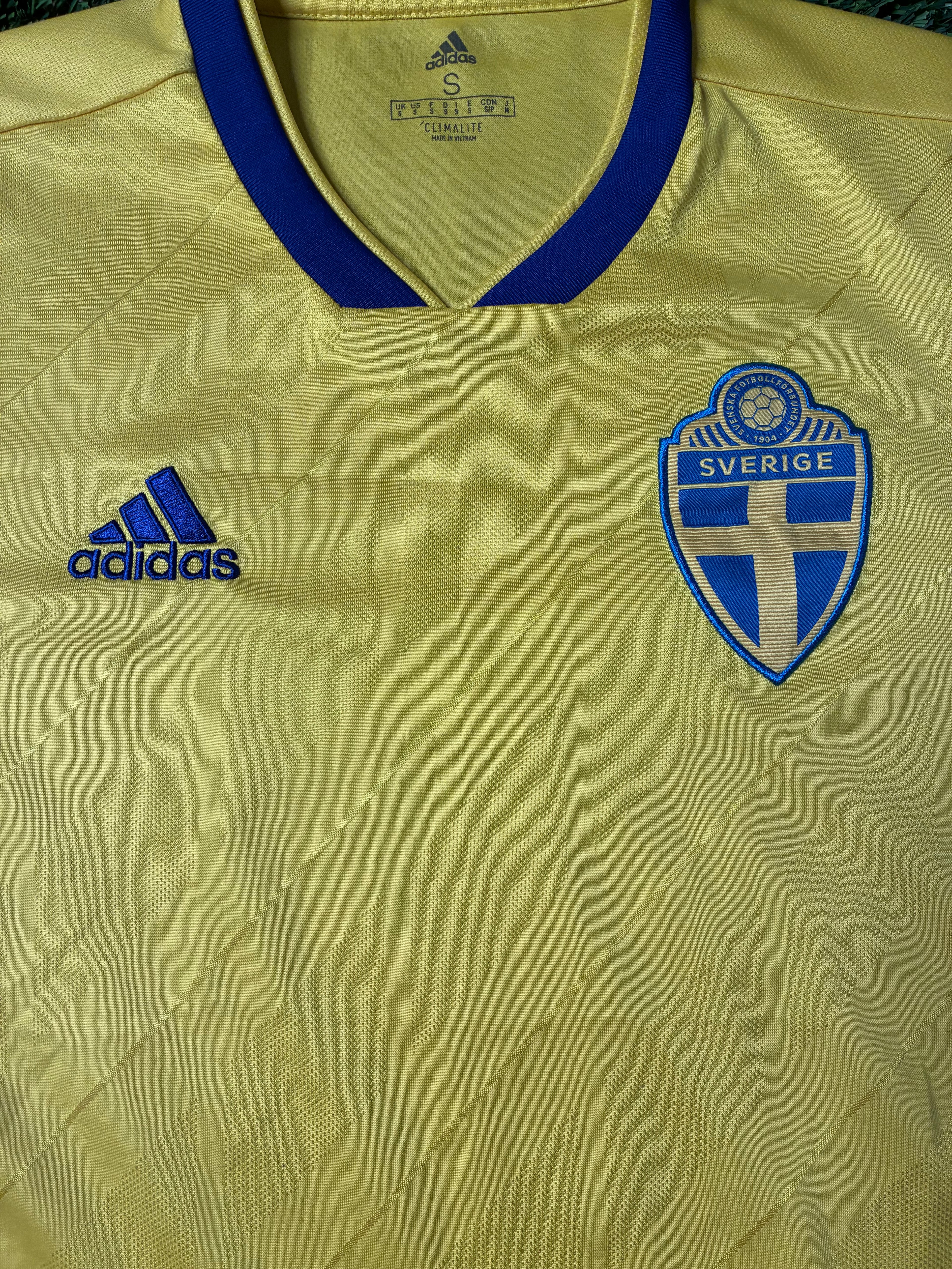 Adidas Sweden 18/19 Home Jersey Men's Size Small