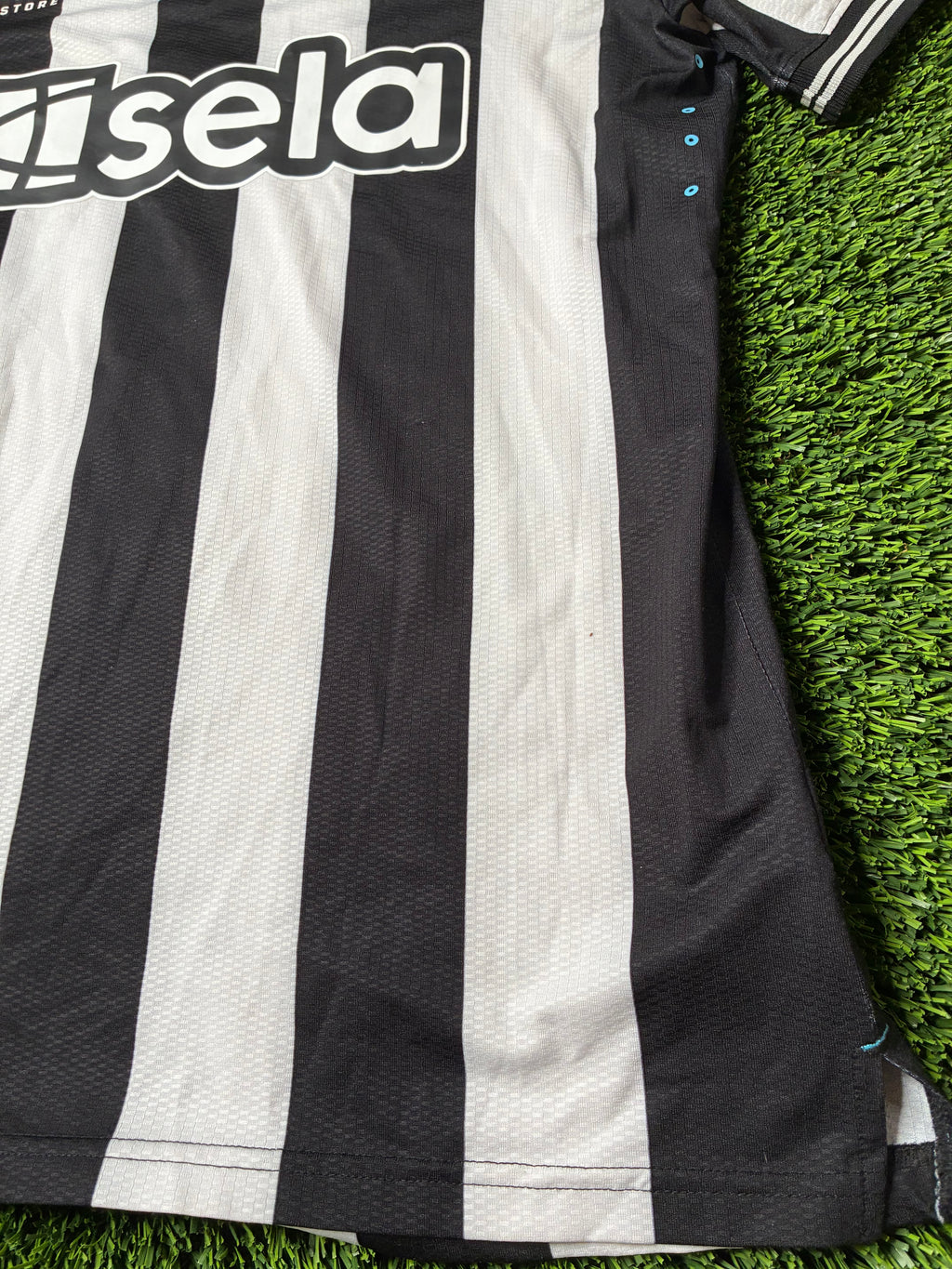 Castore Newcastle United 23/24 Home Jersey Size Men's Medium