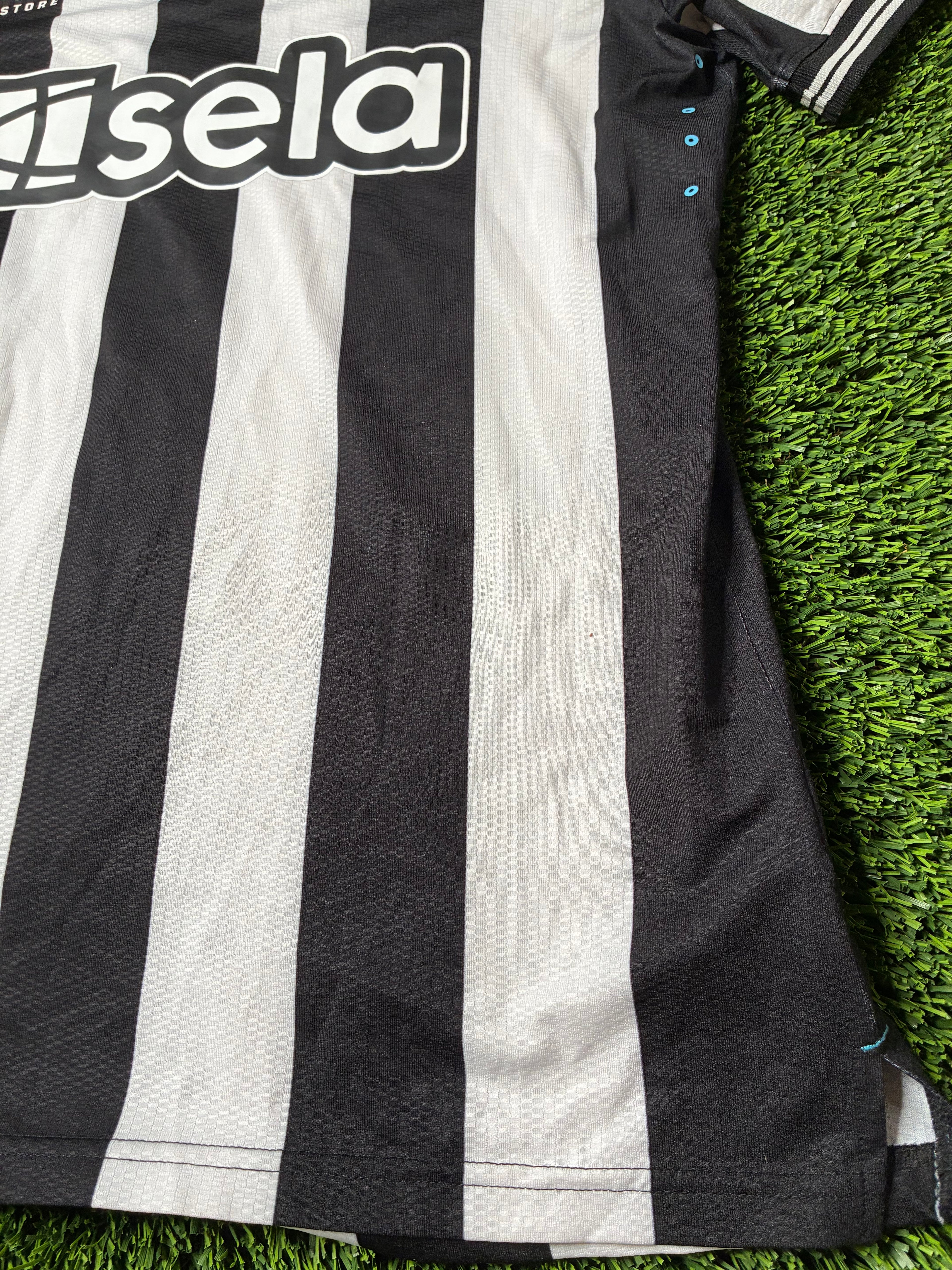 Castore Newcastle United 23/24 Home Jersey Size Men's Medium